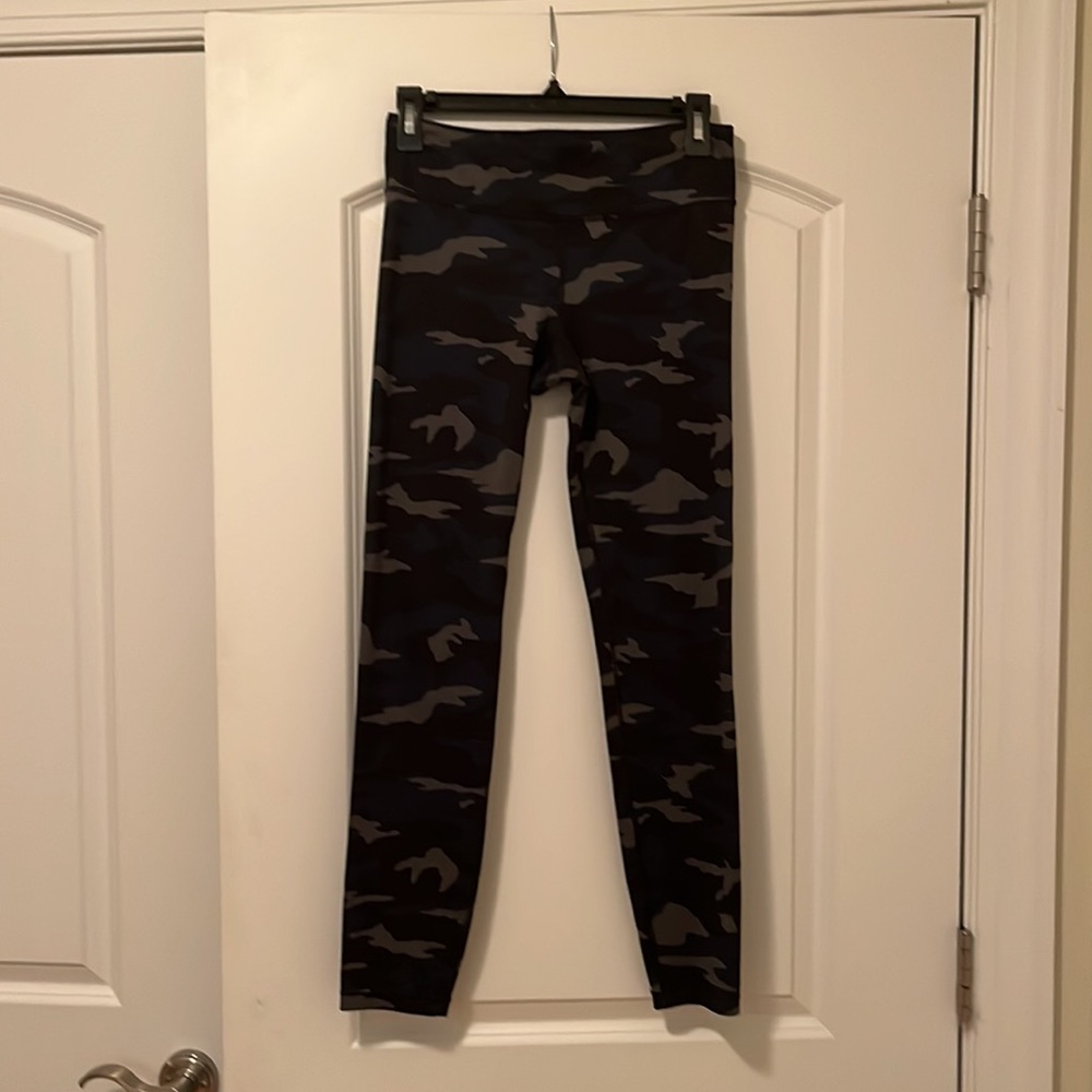 Athleta girl blue camo leggings